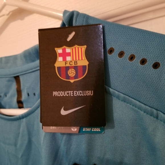 *SOLD* FCB Qatar Airways shirt and shorts - Picture 2 of 5
